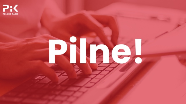 Czołowe zderzenie osobówki ze śmieciarką. Kolizja na trasie Bydgoszcz-Toruń