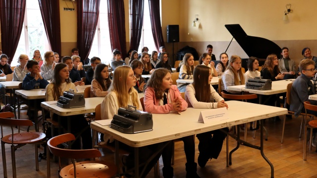 Od znajomości pisma Braillea do spaceru z białą laską. Konkurs w Bydgoszczy [zdjęcia, wyniki]