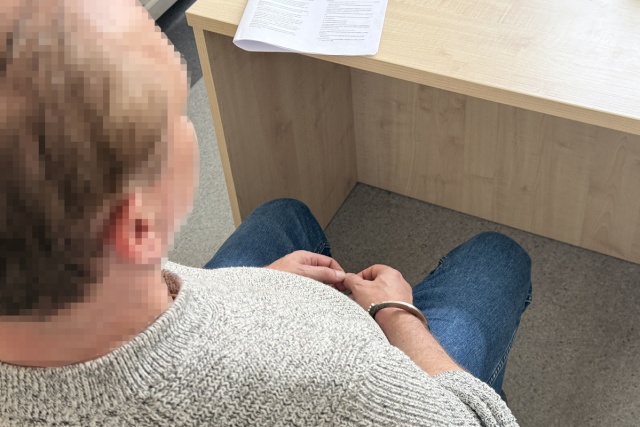 Psuł instalację elektryczną, a potem oferował naprawę. Tak działał złodziej z Torunia [wideo]