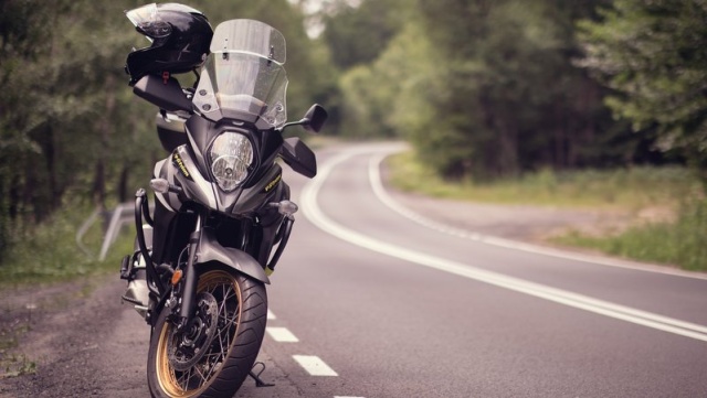 Policja prostuje nieprawdziwe informacje po kolizji w Lisim Ogonie. Motocyklista ma się dobrze