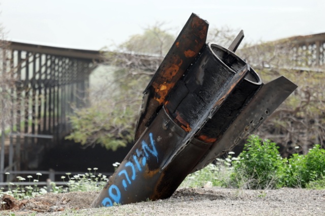 Naloty na zakłady petrochemiczne w Iranie. Pocisk uderzył także w pobliżu elektrowni jądrowej