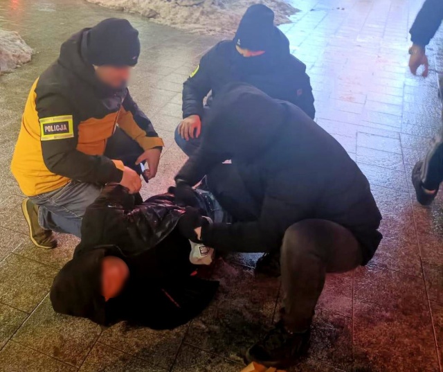 Przedstawił się jako policjant Marcin Hamulców. Seniorka z Torunia uwierzyła [zdjęcia, wideo]