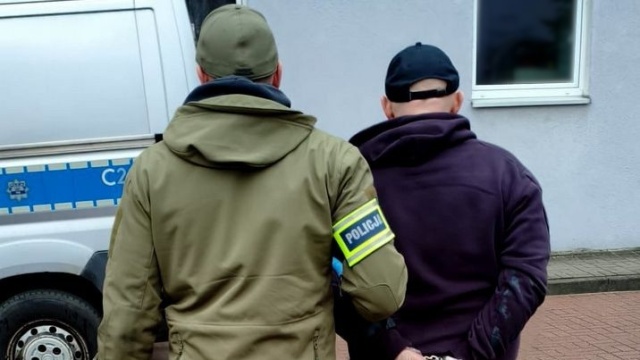 Policjanci znaleźli narkotyki w mieszkaniu 42-latka z Bydgoszczy. Był też poszukiwany [zdjęcia]