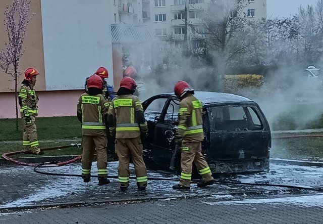 Spłonął samochód na Osiedlu nad Wisłą w bydgoskim Fordonie [zdjęcie]