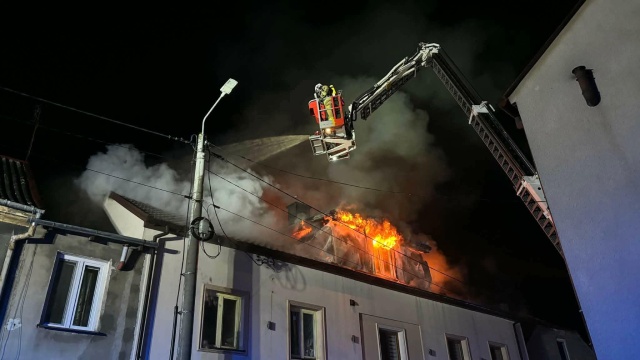 Pożar w Lipnie. Z budynku ewakuowano kilkanaście osób