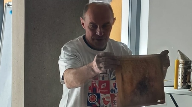 Spotkanie z pszczelarzami w ramach akcji Eskapada. Co zrobić, by nie dać się użądlić