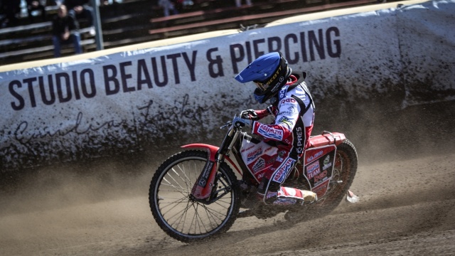 Polonia Bydgoszcz pozostaje liderem Metalkas 2. Ekstraligi. Nie zostawili złudzeń Poznaniakom