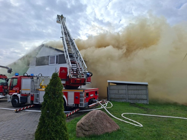 Duży pożar w Dziardonicach w powiecie włocławskim. Płonęła hala produkcyjna i biuro [aktualizacja, zdjęcia]