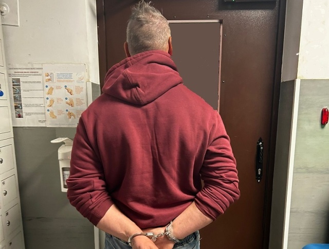 Małżonkowie zatrzymali totalnie pijanego kierowcę Był ścigany listami gończymi