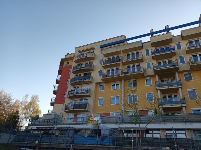 Nie żyje dziecko, które wypadło z balkonu na piątym piętrze [AKTUALIZACJA]