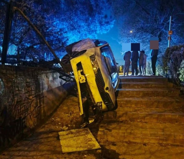 Dwie nietrzeźwe kobiety zatrzymane przez aleksandrowską policję. Jedna wjechała na schody [zdjęcia]