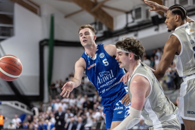 Prowadzili przez trzy kwarty, przegrali w czwartej. Anwil kończy znakomitą serię zwycięstw