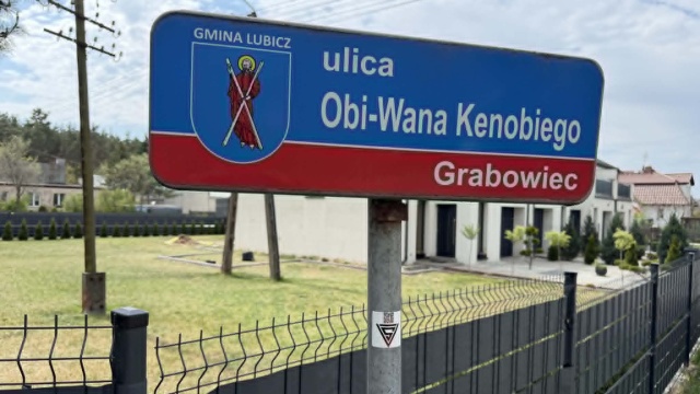 Ulica Obi-Wana Kenobiego od 22 lat istnieje w miejscowości Grabowiec pod Toruniem. Tabliczka wielokrotnie ginęła