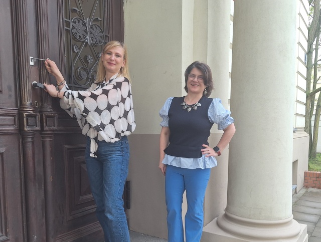 Maturalny maraton. Pierwszym wyzwaniem jest otwarcie zabytkowych drzwi ogromnym kluczem