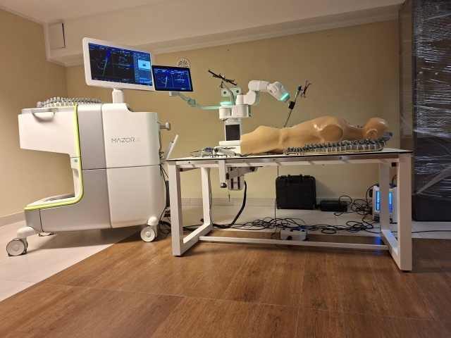 Nowoczesny robot będzie operował pacjentów z chorobami kręgosłupa w szpitalu we Włocławku