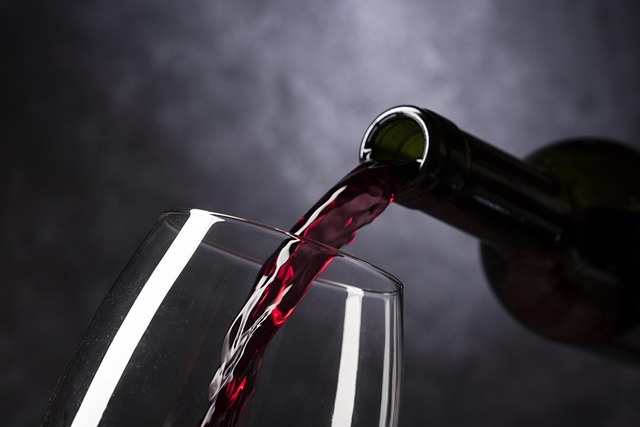 Toruńscy radni zdecydowali o wprowadzeniu ograniczeń w sprzedaży alkoholu