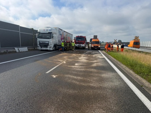 Autostrada A1 w powiecie włocławskim zalana benzyną po awarii ciężarówki. Utrudnienia