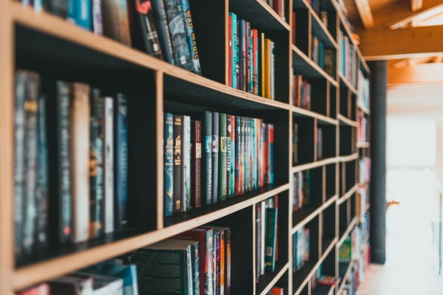 Dwie osiedlowe biblioteki w Bydgoszczy mają zostać zlikwidowane. Czytelnicy są przeciw