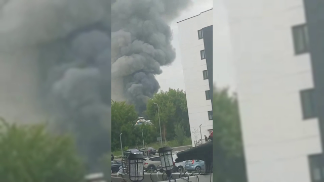 Pożar we Włocławku. Na miejscu działa 30 zastępów straży pożarnej [wideo]