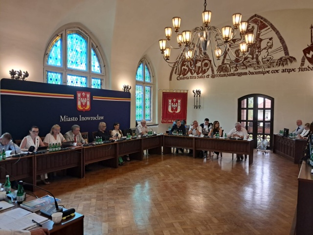 Sesja absolutoryjna w Inowrocławiu. Wotum zaufania udzielono większością głosów