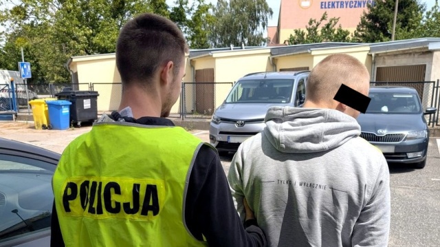 Na bydgoskim Błoniu para pobili i okradli mężczyznę. Zatrzymana kobieta wpadła jeszcze za narkotyki