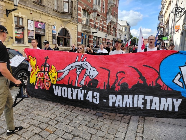 Marsz Pamięci Ofiar Wołynia przeszedł ulicami Torunia
