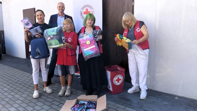 Zbierają przybory, by dać je uczniom na nowy rok szkolny. Akcja Wyprawka dla Żaka