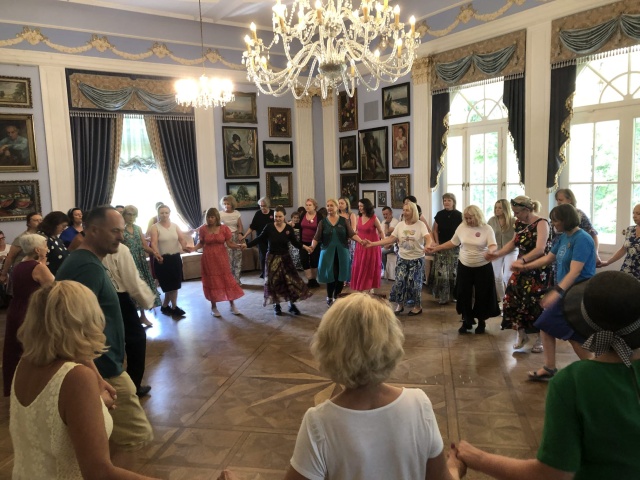 W Ostromecku trwa 15. Ogólnopolski Festiwal Tańców w Kręgu