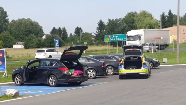 Policjant z Kowalewa Pomorskiego pomógł przy porodzie... na drodze. Do szpitala było za późno