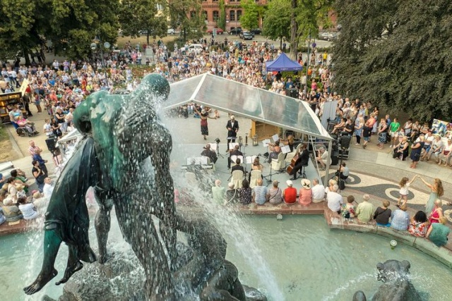 Przy Fontannie Potop znów tryska muzyka. Trwa cykl bezpłatnych koncertów