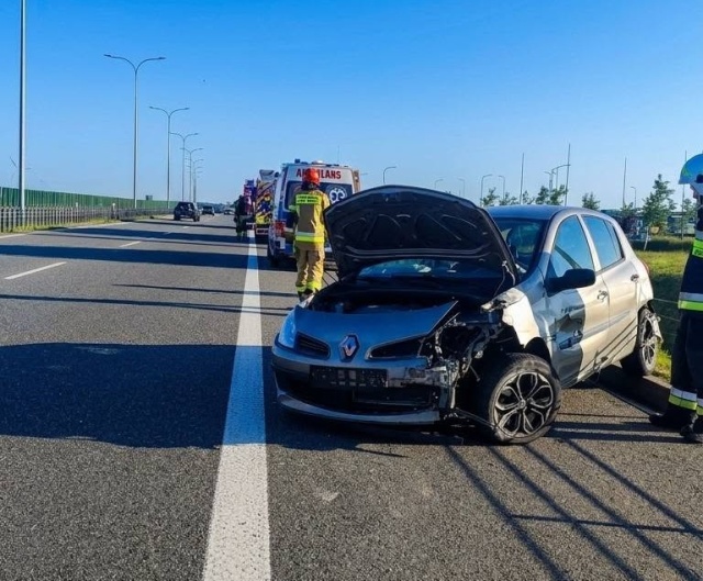 Poranne zdarzenie z autostrady A1. Samochód wpadł na bariery w okolicy Malankowa