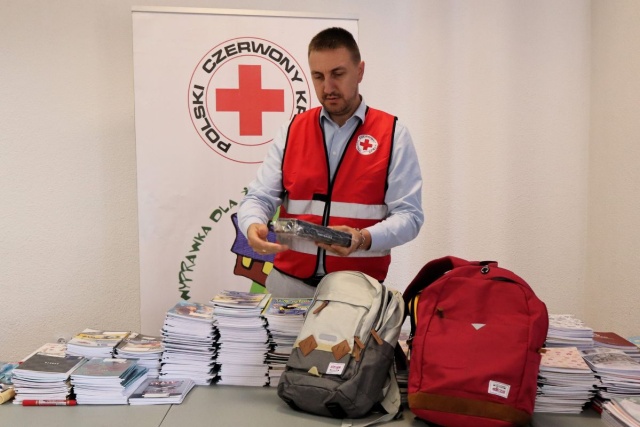 Trwa zbiórka darów w ramach akcji PCK Wyprawka dla Żaka. Przyłączyło się kilkanaście sklepów