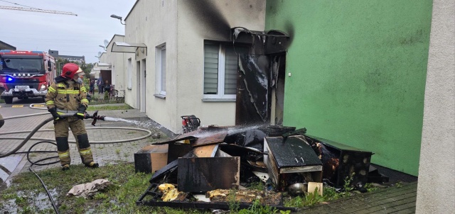 Pożar w Grudziądzu. Zapaliło się w mieszkaniu w szeregowcu przy ul. Lotniczej [zdjęcia]