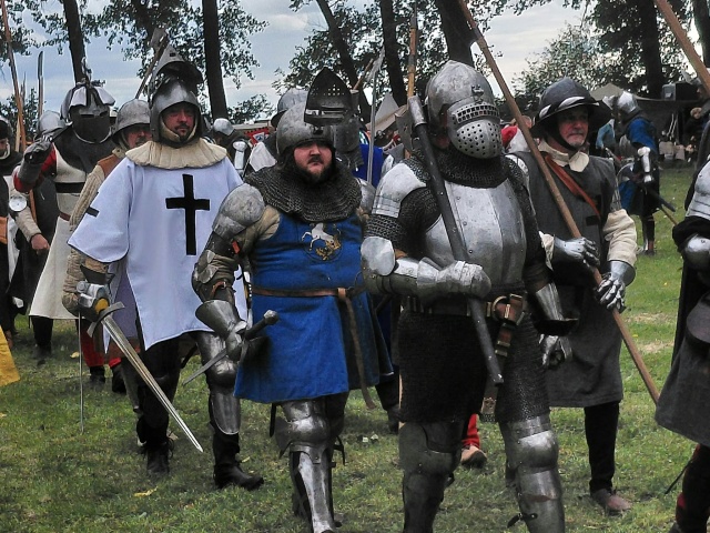 Polsko-krzyżackie starcie pod Płowcami. Rekonstruktorzy weszli w średniowieczne buty [zdjęcia]
