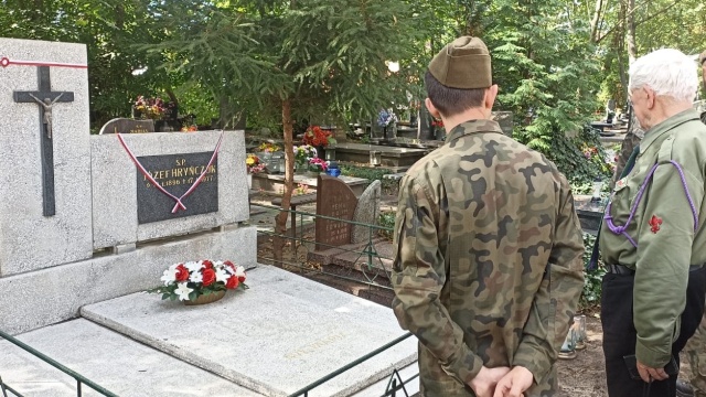 Społecznicy odsłonili odnowiony pomnik weterana wojny polsko-bolszewickiej w Toruniu - Józefa Hryńczuka [zdjęcia]