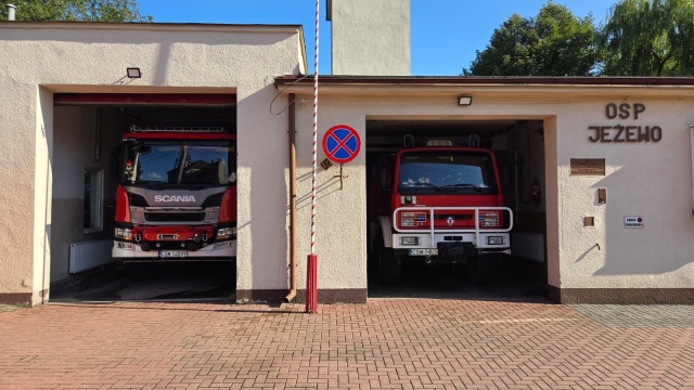 Strażacy z OSP Jeżewo zbierają butelki kaucyjne. Cel: Nowy samochód operacyjno-terenowy