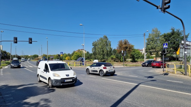 Zmiany dla kierowców na bydgoskim Szwederowie. To kolejny etap budowy trasy tramwajowej