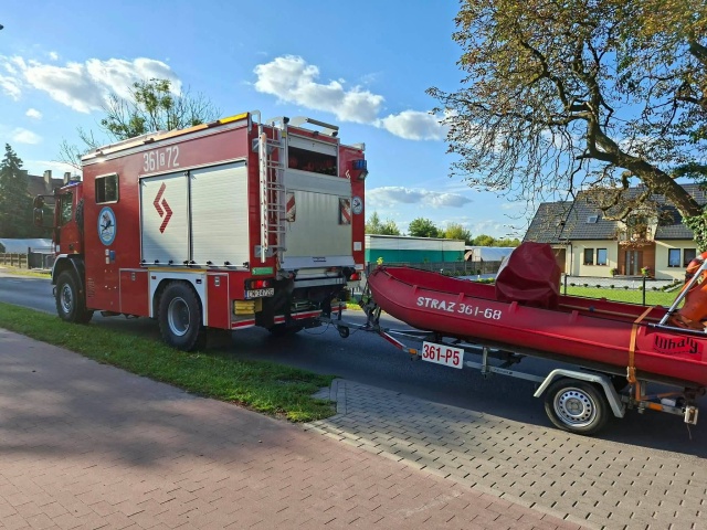 Strażacy z Włocławka wyłowili zmarłego mężczyznę z jeziora