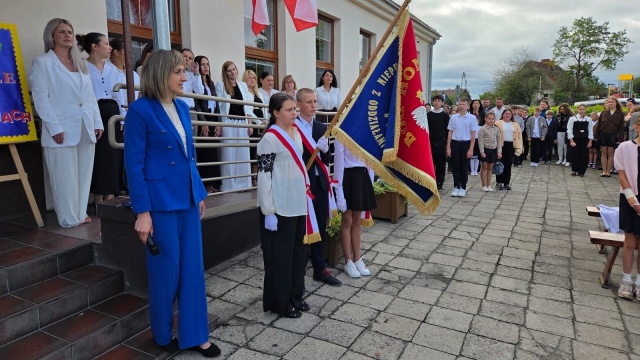 Wakacje skończone, uczniowie wrócili do szkół. Tak rozpoczęli nowy rok w regionie [zdjęcia]