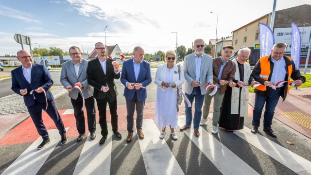 Nowe rondo w Barcinie otwarte. Inwestycja za 6 milionów złotych [zdjęcia]