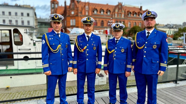 Patriotyczna uroczystość, parada statków i koncert szantowy. Dzień Marynarza Rzecznego w Bydgoszczy