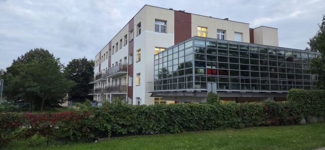 Trzy placówki medyczne w Toruniu mają się połączyć. Boją się tego pracownicy i rodziny chorych