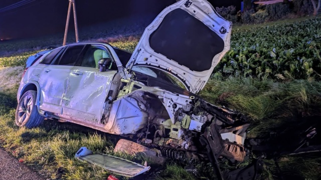 Wypadek niedaleko Włocławka. Auto wpadło do rowu [zdjęcia]
