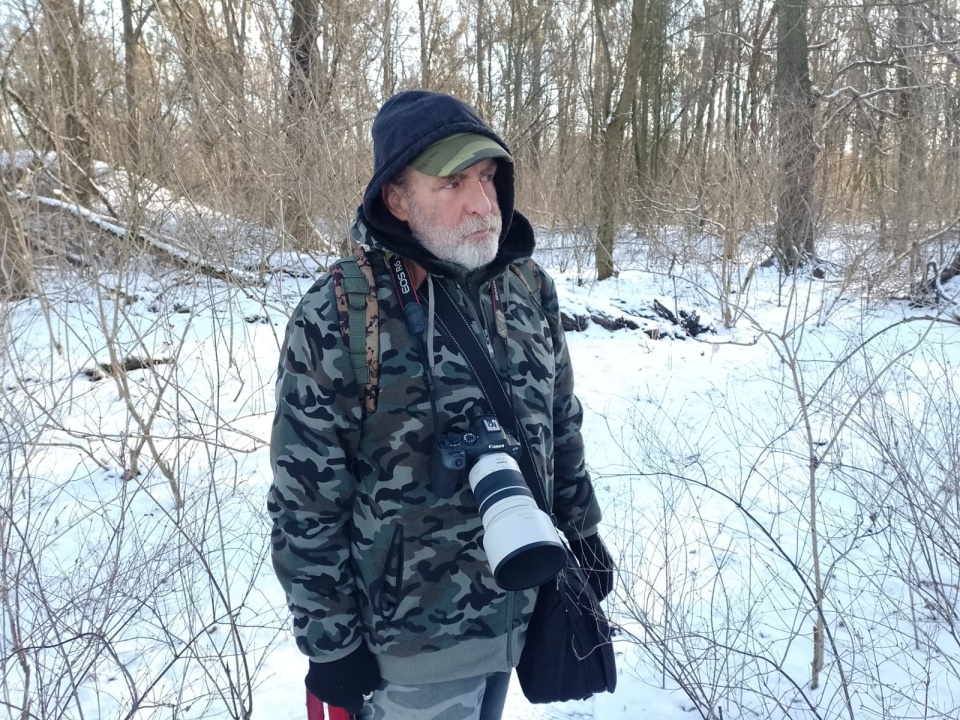 Janusz Nowak, administrator „Dzikiego Torunia" nagłaśnia sprawę dzikiej wycinki/fot. Michał Zaręba