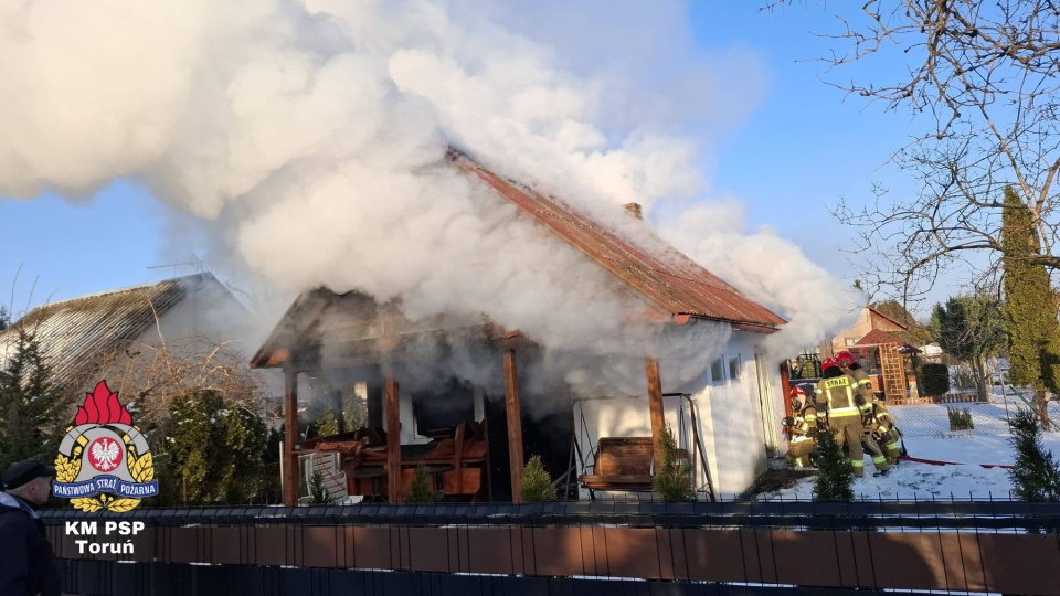 Ogień pojawił się w środku budynku. / Fot. OSP KSRG Gronowo
