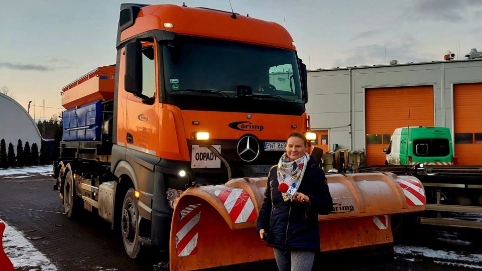 Dziennikarka PR PiK Dorota Witt wsiadła do pługosolarki/fot. Sławomir Iwanowicz