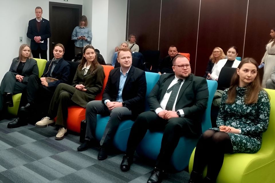 Pięcioro absolwentów UMK odebrało klucze do mieszkań w nagrodę za dobre wyniki w nauce/fot. Michał Zaręba