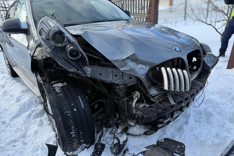 44-latka rozbiła zaparkowany samochód/fot. materiały policji