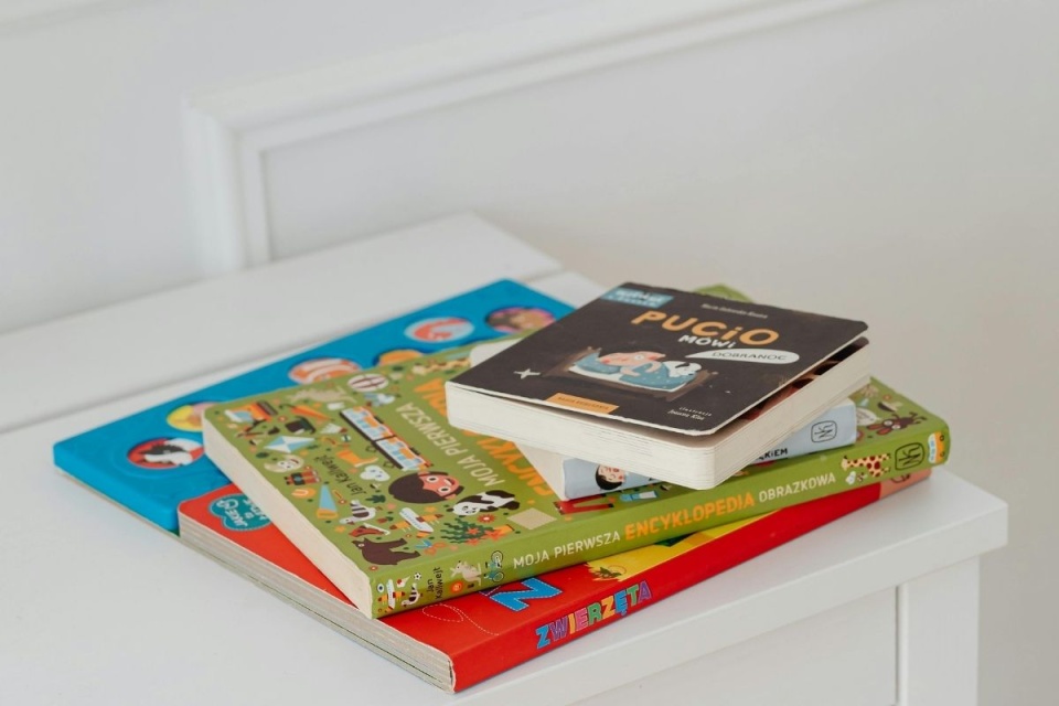 Bajki, książki edukacyjne, opowiadania - mogą pomóc małym pacjentom Szpitala Uniwersyteckiego nr 1 im. Jurasza w Bydgoszczy/ fot. Pexels