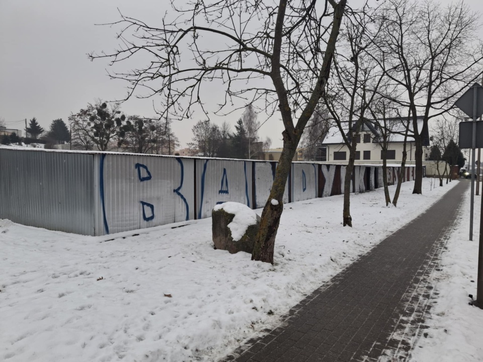 Taki napis pojawił się na miejskich garażach w Świeciu/ fot. Marcin Doliński